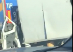 Видео кровавого ДТП с зажатой "Газелью" ввело в оцепенение автомобилистов в Ростовской области