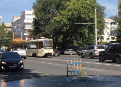 Гейзер на Буденновском спровоцировал серьезные пробки