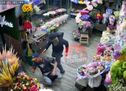 Продавец цветочного магазина задержал воров в центре Ростова 