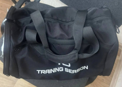 Мужчина похитил сумку подростка прямо с досмотровой ленты на таможне Ростовской области 