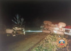 Два человека пострадали в ДТП с трактором в Ростовской области 