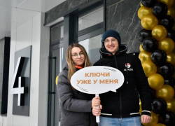 ГК «ДОННЕФТЕСТРОЙ» вручила ключи первым новоселам в ЖК «Западные Аллеи»