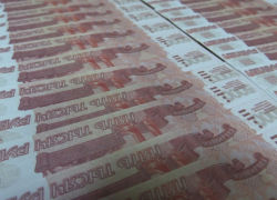 В Новочеркасске судебный пристав за взятку 150 тысяч рублей попал под уголовное дело