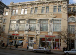 Завхоз Дворца творчества на мертвых душах заработала два миллиона рублей