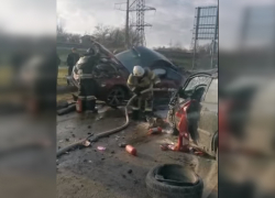 Два человека погибли и один пострадал в массовом ДТП на въезде в Азов