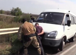 Полицейские задержали троих мужчин, которые избивали и грабили людей в Ростовской области