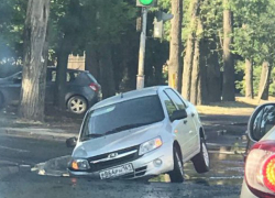 Автомобилист «нырнул» в асфальт в Ростове-на-Дону