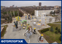 Желуди, пингвины и космические коробки — в Ростове возле памятника Плевен установили необычную детскую игровую площадку