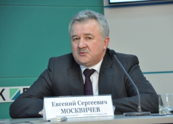 Эксперт:Остаться в Госдуме Евгению Москвичеву помогут связи