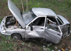 Водитель без прав в Ростовской области устроил ДТП и оставил в машине раненых подростков