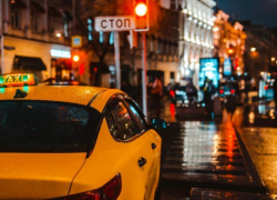 На российских такси с 2026 года будут ездить ростовчане