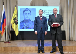 Внуку участника штурма Рейхстага вручили медаль «Золотая Звезда» Героя России