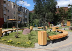 В Ростове открыли сквер «Кленовый дворик» на месте снесенного аварийного дома