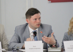 Очень бедный депутат-адвокат из гордумы Ростова официально зарабатывает 22 тысячи в месяц