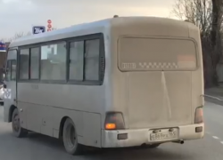 Шедевральный проезд на красный двух ростовских маршруток сняли на видео