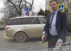 Против депутата гордумы, махавшего пистолетом на улице, возбудили уголовное дело в Ростове