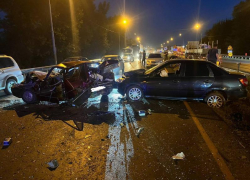 Три человека пострадали в массовом ДТП на въезде в Ростов-на-Дону