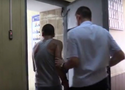 Угодивший в ДТП с тротуаром на чужой машине горе-угонщик попал на видео в Ростове