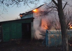 В Ростовской области при пожаре в частном доме погибли два ребенка