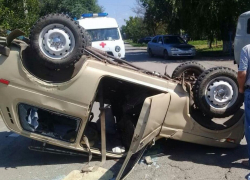 В Ростовской области легковушка перевернулась на крышу