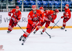 Ростовские хоккеисты сумели «вытащить» матч, проигрывая две шайбы