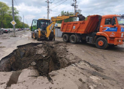 В трех районах Ростова временно ограничили подачу холодной воды из-за порывов 