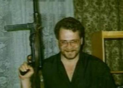 На свободе и счастлив с чужой женой: история главаря самой кровавой милицейской ОПГ Ростова   