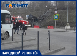 «Гелендваген» влетел на лестницу у ТРЦ «Мега» в Ростове