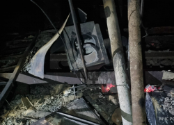 Два человека заживо сгорели в строительном вагончике вдали от хутора в Ростовской области