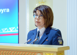 «Порше» и 11 миллионов драгоценностями получила главный налоговик Ямала в Ростове, ее ждет суд