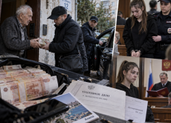 Молодая аферистка из Ростовской области с сообщниками "кинула" пенсионера на 6,2 млн в Анапе