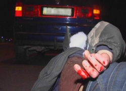 Молодой мужчина мучительно погиб под колесами «Жигулей» на темной дороге Ростова