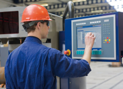 У сотрудников крупных и средних предприятий Ростовской области увеличилась зарплата