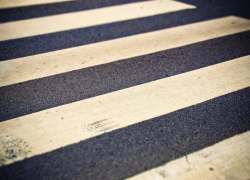 В Ростове на «зебре» иномарка сбила старушку