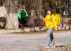 Курьеры обогнали топ‑менеджеров и стали самыми высокооплачиваемыми работниками Ростовской области