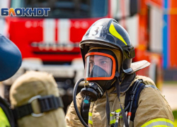 Склад с резиной загорелся под Ростовом на площади в 400 кв.м.