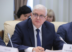 Глава сотрясаемого коррупционными скандалами минстроя Ростовской области зарабатывает 375 тысяч в месяц