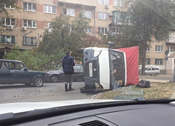Свирепая ГАЗель завалилась на бок посередине Ростова