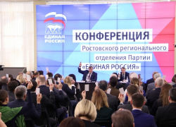 Родителей ростовских школьников убедительно просят подписываться на аккаунты «Единой России»