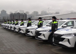 В Ростове сотрудникам МВД передали 93 новых автомобиля 