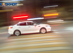 Двое мужчин похитили и избили таксиста в Ростовской области