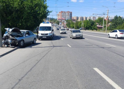 В Ростове 28-летний водитель погиб после столкновения с опорой ЛЭП