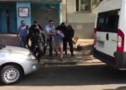Дерзких охотников за чужими элитными автомобилями поймали в Ростовской области