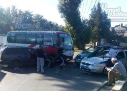 На Нансена столкнулись легковой автомобиль и маршрутка