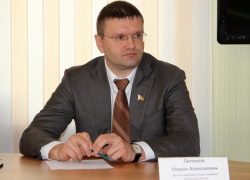 Ростовский депутат, зарабатывающий 1,2 млн в месяц, любит отдыхать в «бюджетной» Абхазии