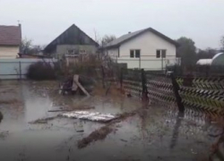 Улицы Батайска вновь ушли под воду после сильного дождя 14 ноября
