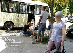 Ростовчанка не заметила маршрутку и получила удар зеркалом по лицу