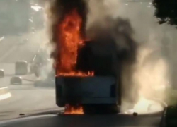 На проспекте Стачки в Ростов сгорел пассажирский автобус