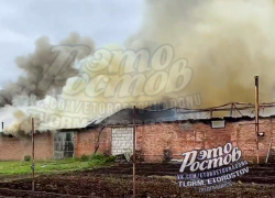 В поселке Овощной под Батайском произошел пожар на складе