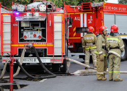 На пожаре в ростовской пятиэтажке пострадала пенсионерка